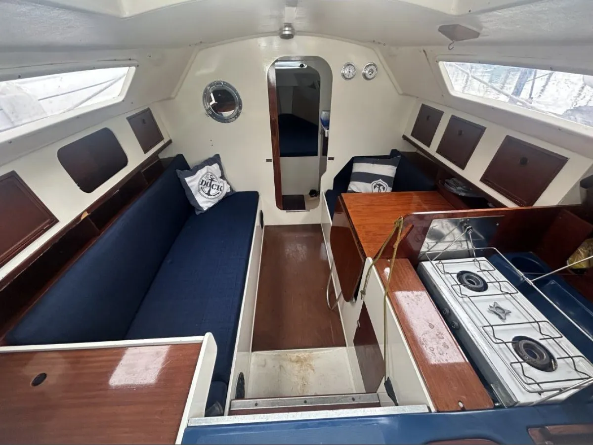 Polyester Sailboat Dufour 1800