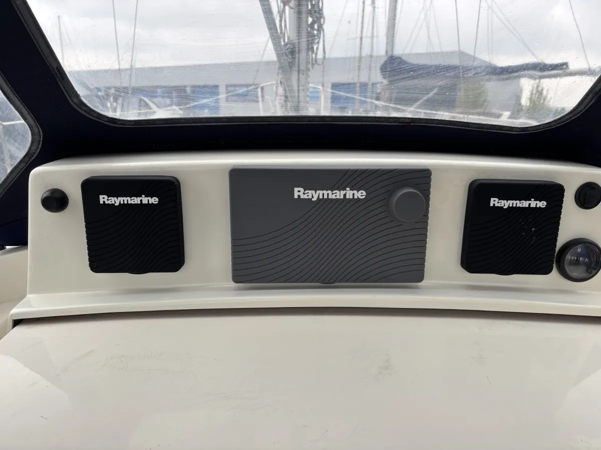 Polyester Sailboat Verl 900