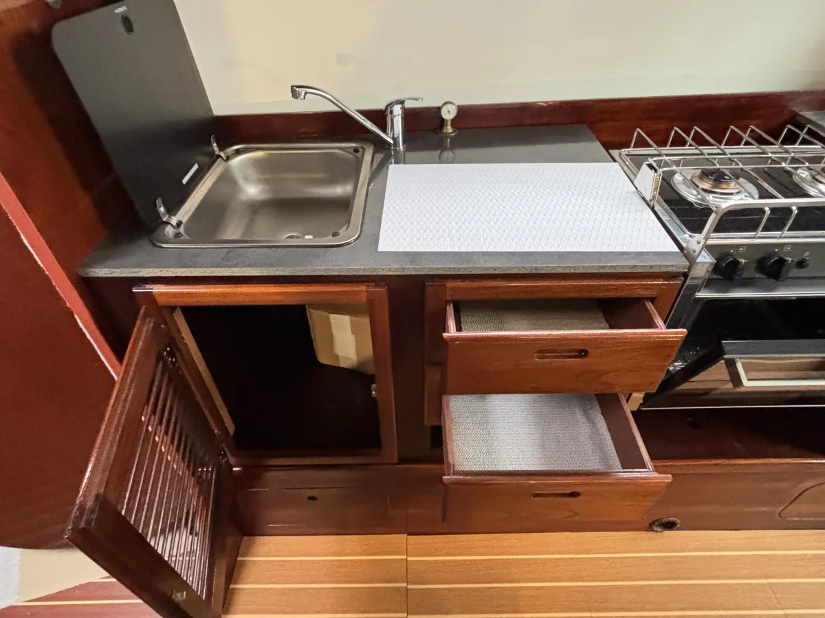 Polyester Sailboat Verl 900