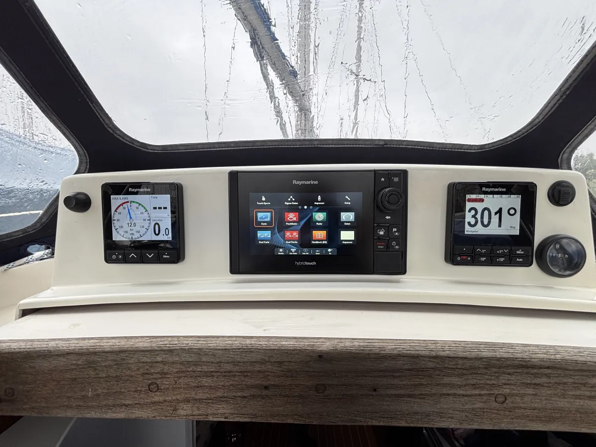 Polyester Sailboat Verl 900