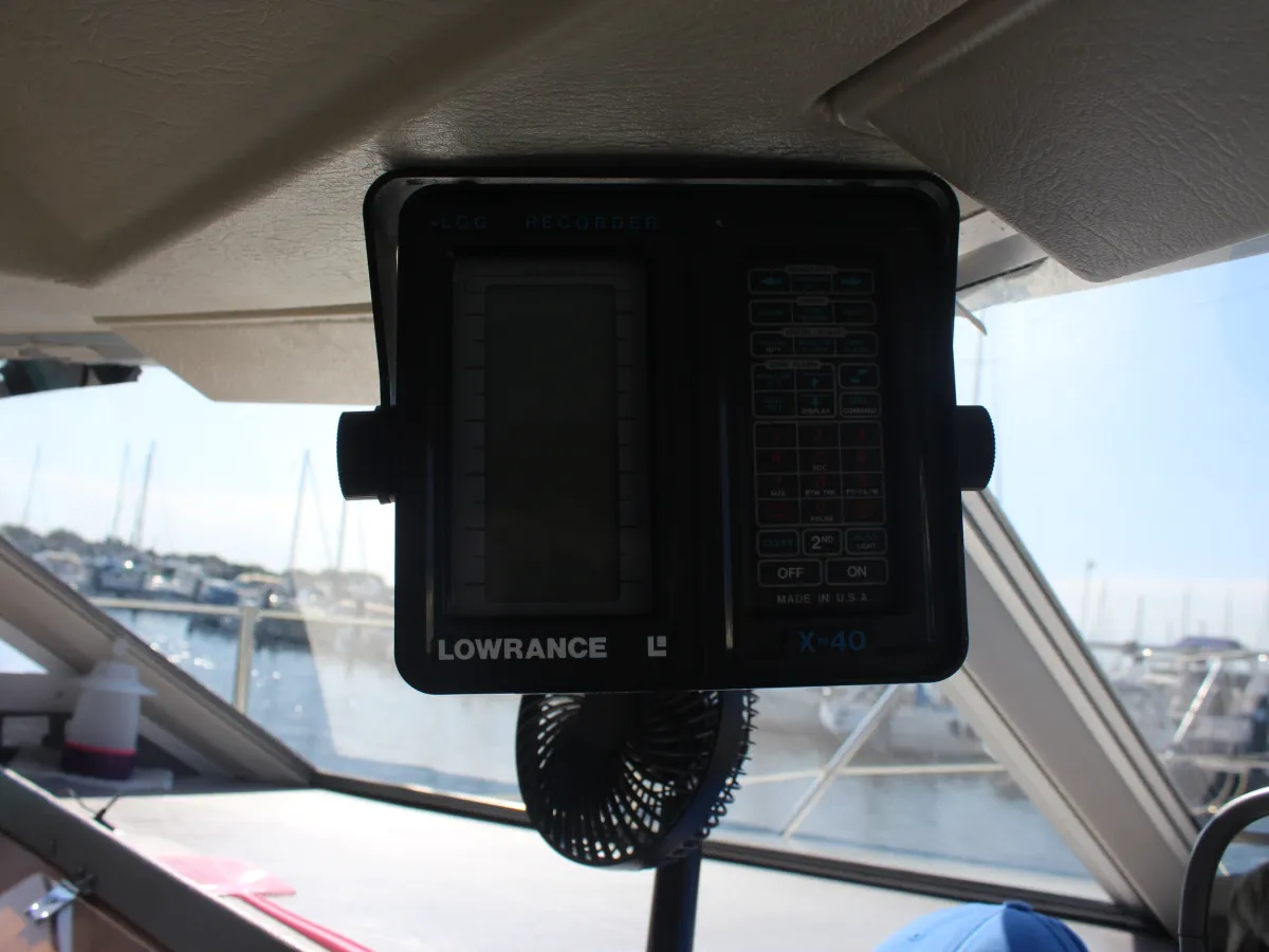 Polyester Motorboat Sealine 305 Statesman