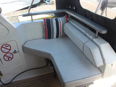 Polyester Motorboat Sealine 305 Statesman Photo 18