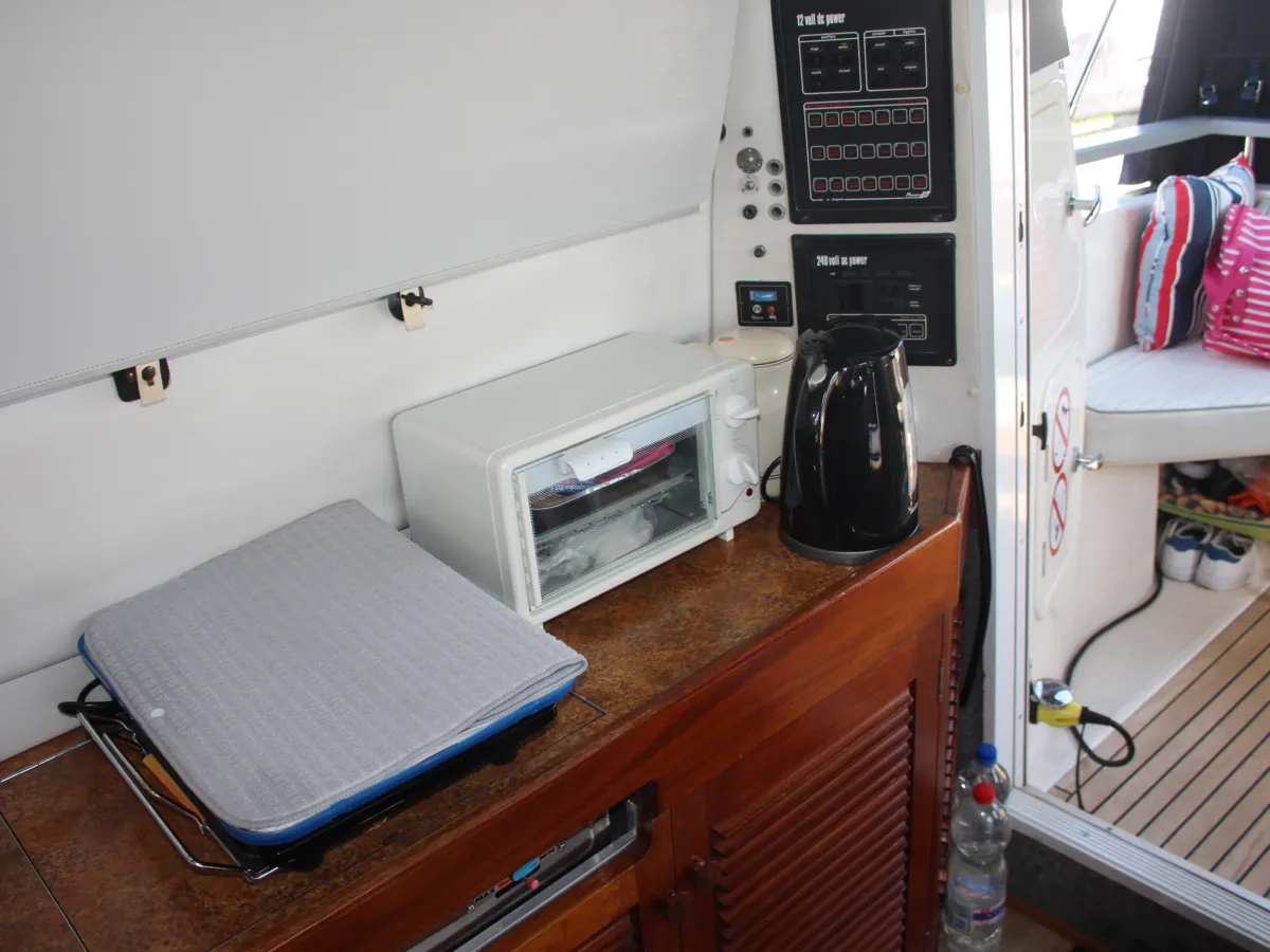 Polyester Motorboat Sealine 305 Statesman