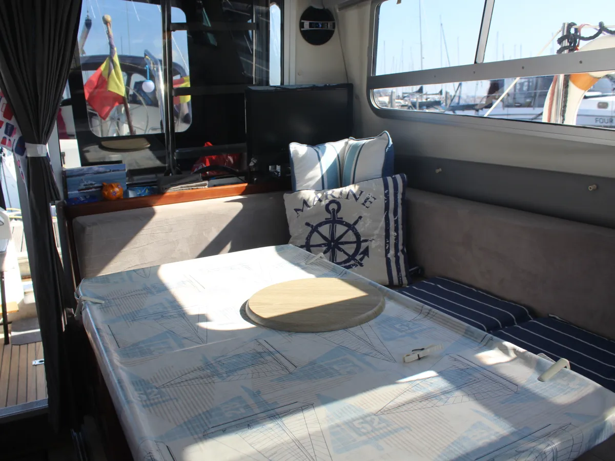 Polyester Motorboat Sealine 305 Statesman