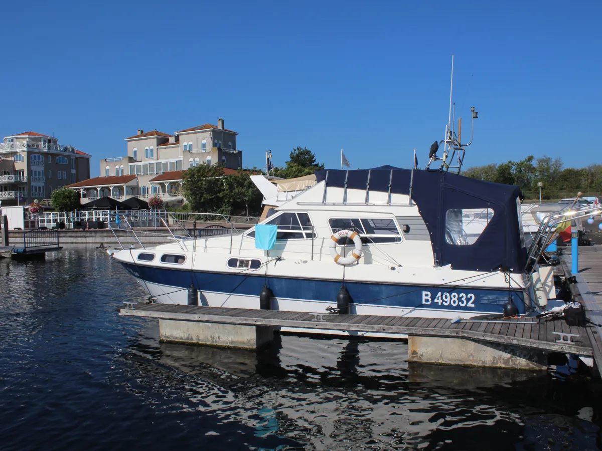 Polyester Motorboat Sealine 305 Statesman