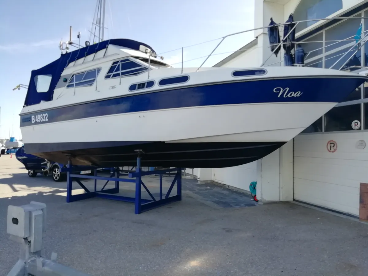 Polyester Motorboat Sealine 305 Statesman