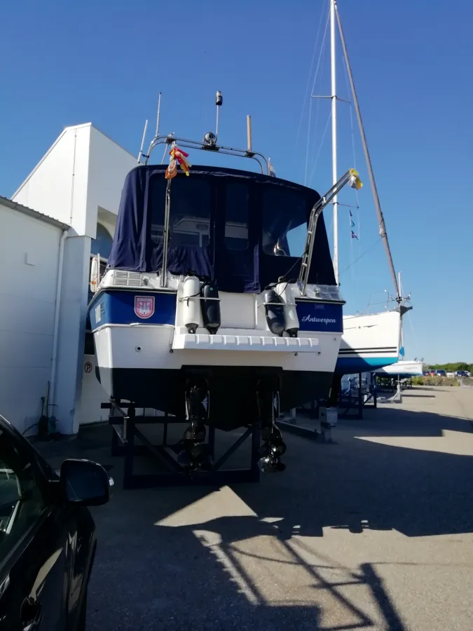 Polyester Motorboat Sealine 305 Statesman