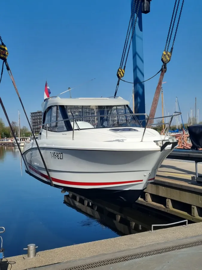 Polyester Speedboat Beneteau Antares 680