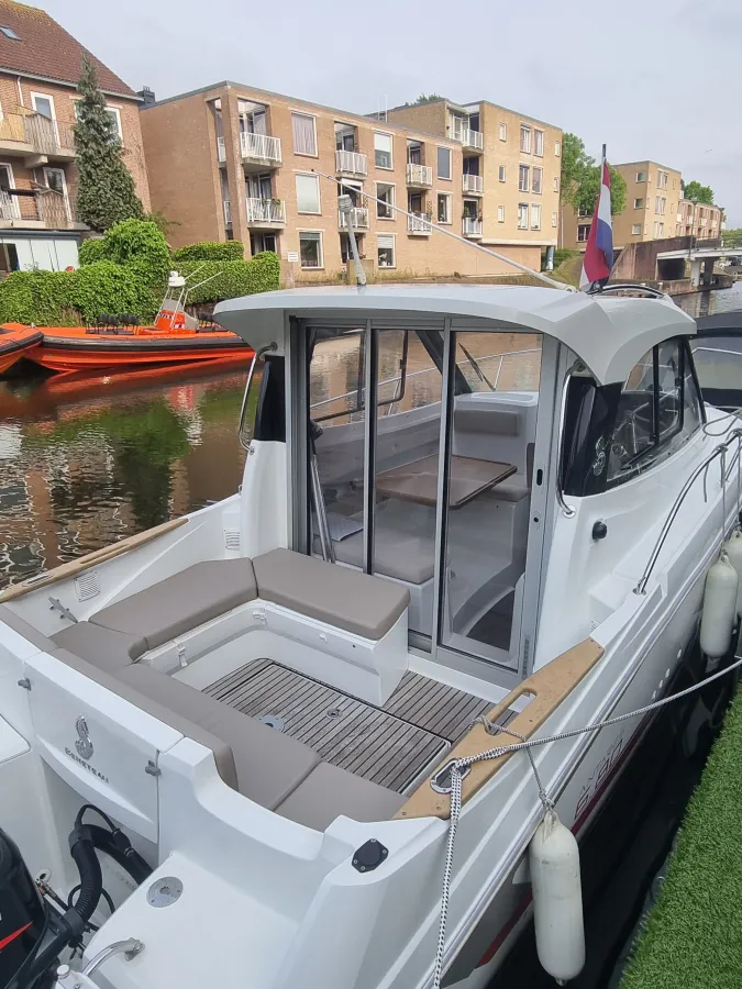 Polyester Speedboat Beneteau Antares 680