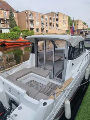 Polyester Speedboat Beneteau Antares 680 Photo 7