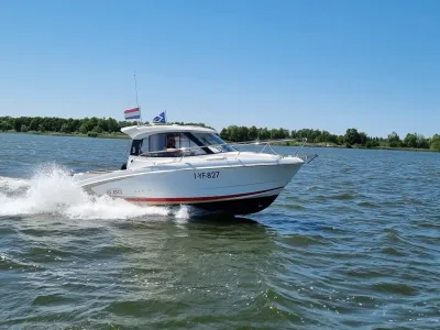 Polyester Speedboat Beneteau Antares 680 Photo 3