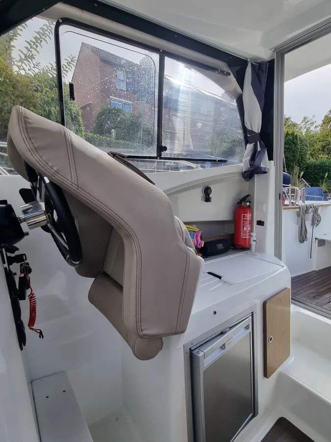 Polyester Speedboat Beneteau Antares 680