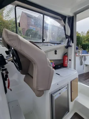 Polyester Speedboat Beneteau Antares 680 Photo 11