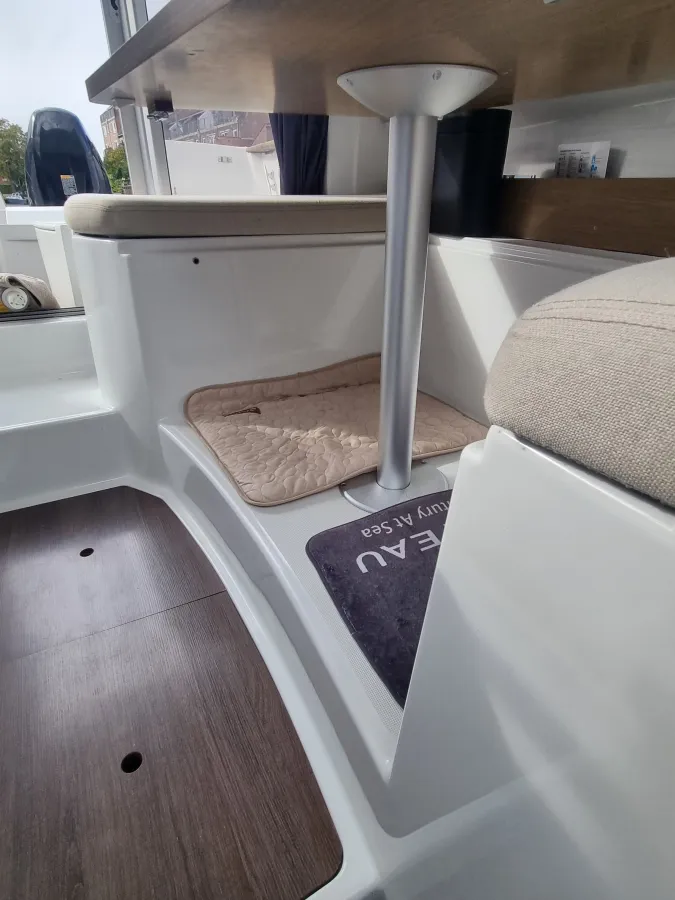 Polyester Speedboat Beneteau Antares 680