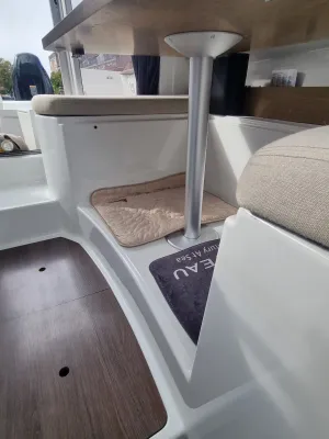 Polyester Speedboat Beneteau Antares 680 Photo 13