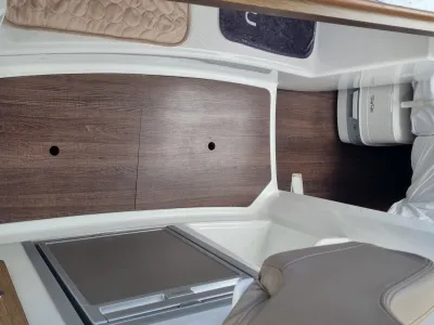 Polyester Speedboat Beneteau Antares 680 Photo 20