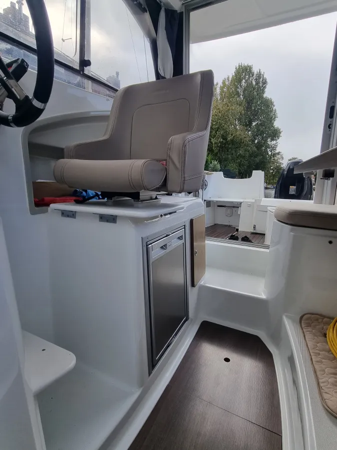 Polyester Speedboat Beneteau Antares 680