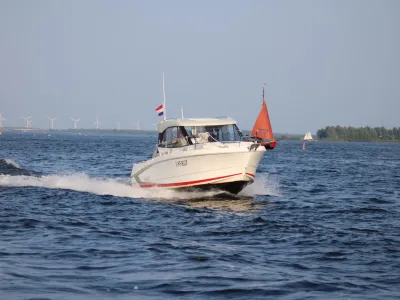 Polyester Speedboat Beneteau Antares 680 Photo 22
