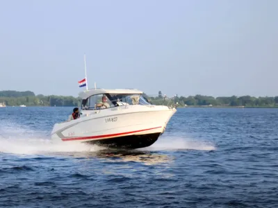 Polyester Speedboat Beneteau Antares 680 Photo 0