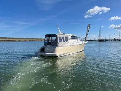 Polyester Motorboat Rockharbour 42S Photo 2
