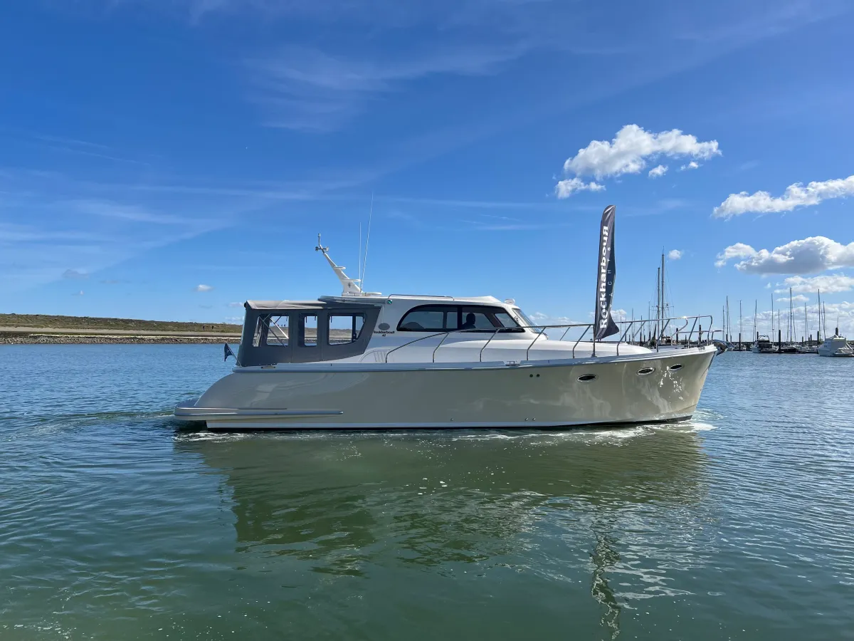 Polyester Motorboat Rockharbour 42S