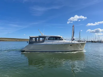 Polyester Motorboat Rockharbour 42S Photo 1
