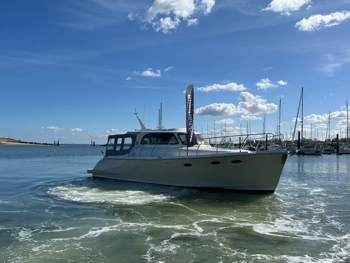 Polyester Motorboat Rockharbour 42S
