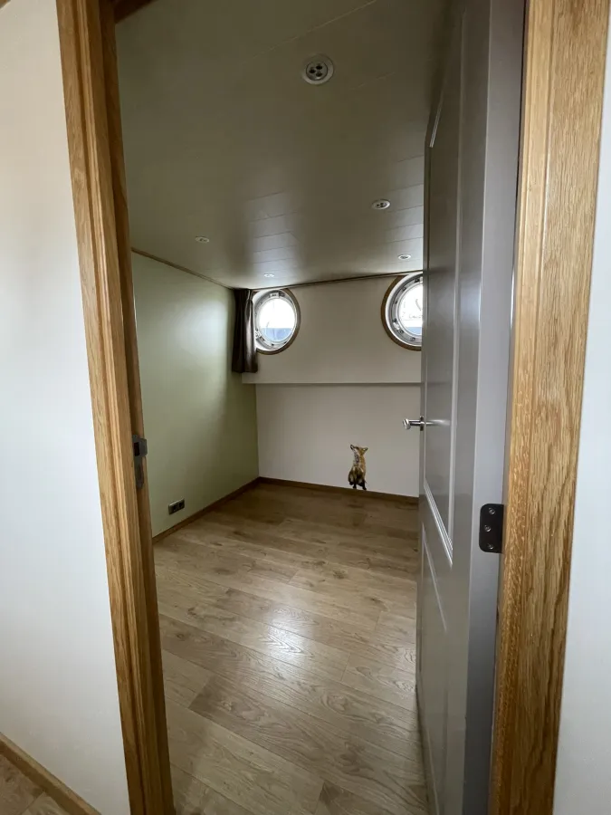 Steel Houseboat Luxe Motor 2460