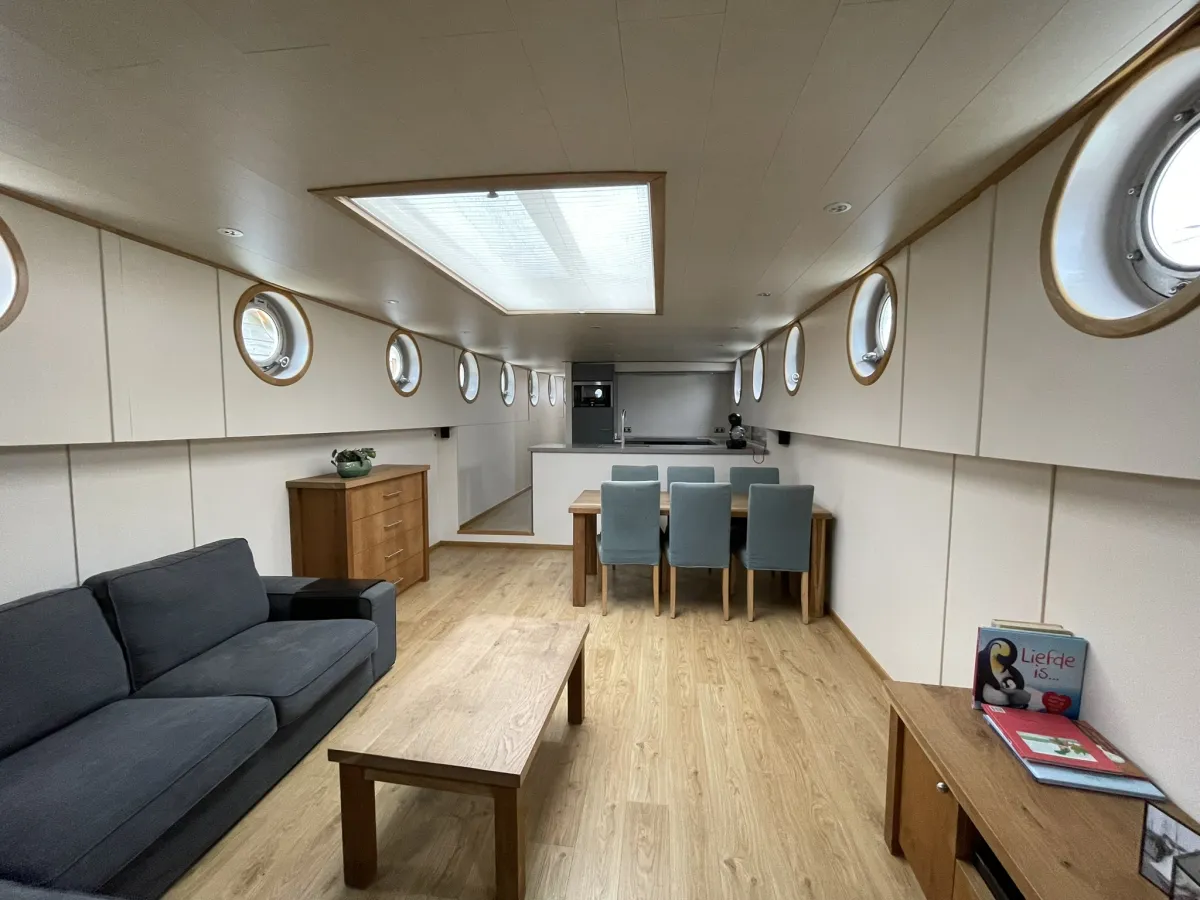 Steel Houseboat Luxe Motor 2460