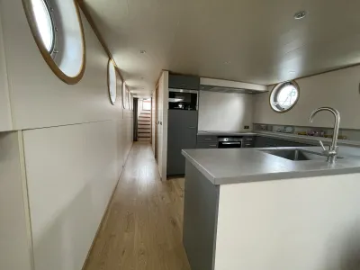 Steel Houseboat Luxe Motor 2460 Photo 21