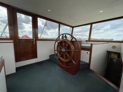 Steel Houseboat Luxe Motor 2460 Photo 4