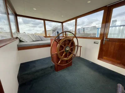 Steel Houseboat Luxe Motor 2460 Photo 5