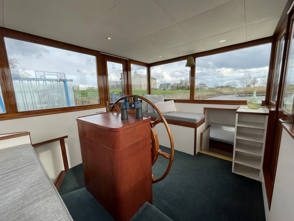 Steel Houseboat Luxe Motor 2460