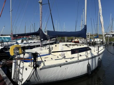 Polyester Sailboat Jeanneau Fantasia 27 Photo 1