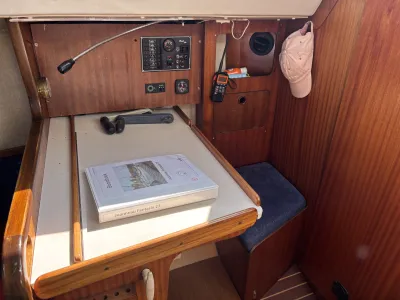 Polyester Sailboat Jeanneau Fantasia 27 Photo 13