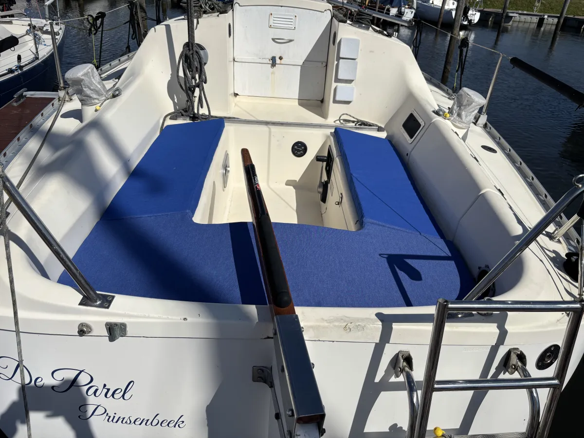 Polyester Sailboat Jeanneau Fantasia 27