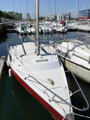 Polyester Sailboat Jeanneau 657 Photo 3
