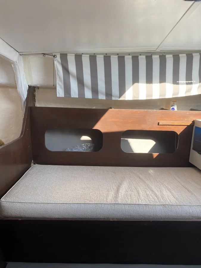 Polyester Sailboat Jeanneau 657