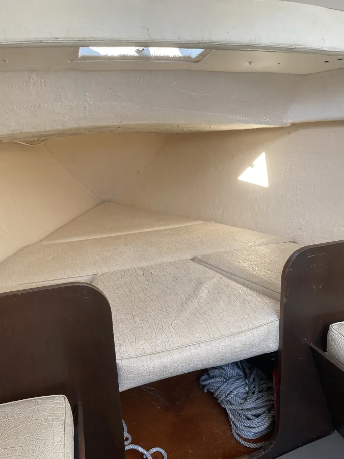 Polyester Sailboat Jeanneau 657