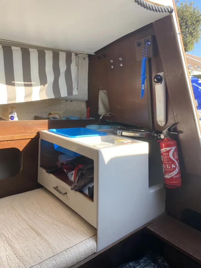 Polyester Sailboat Jeanneau 657