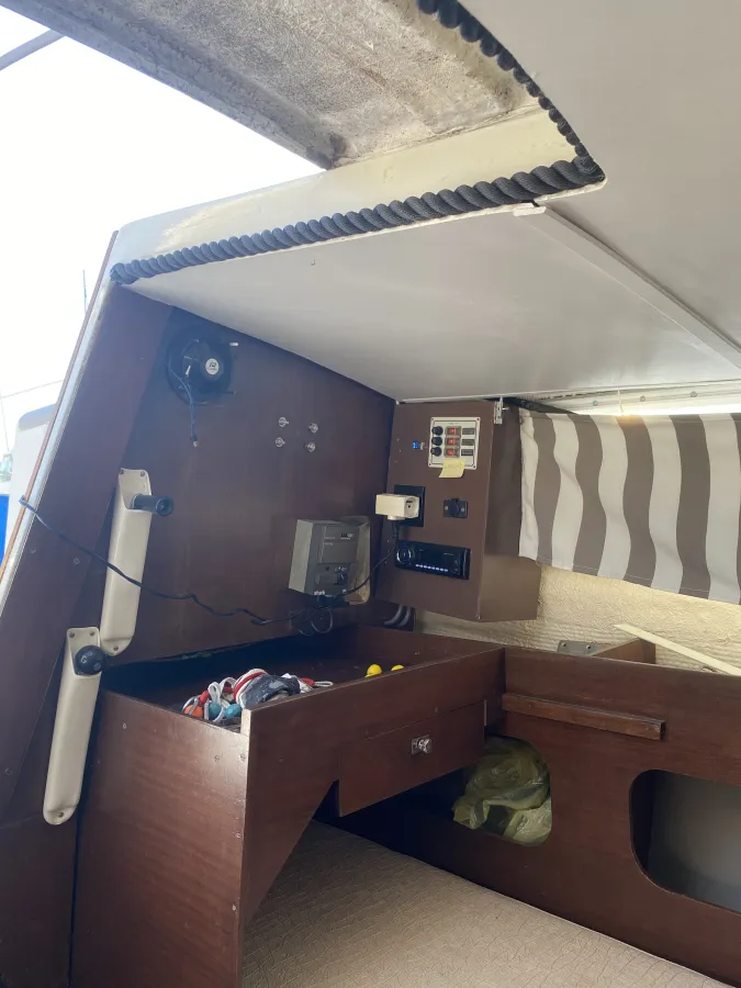 Polyester Sailboat Jeanneau 657