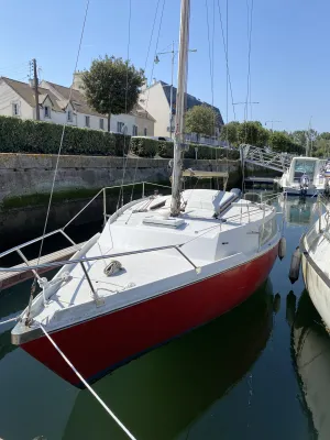 Polyester Sailboat Jeanneau 657 Photo 14