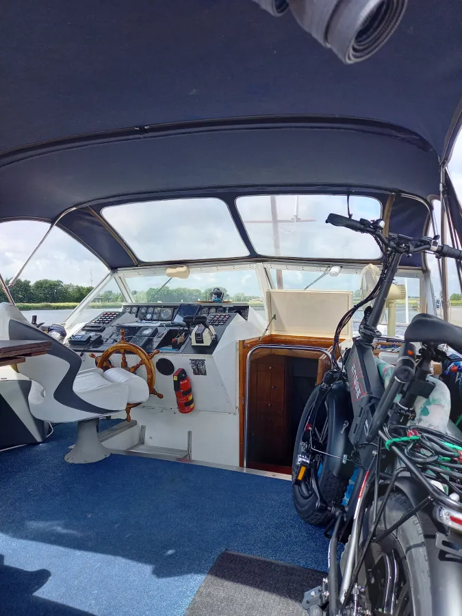 Polyester Motorboat Chris Craft Catalina 35 DC