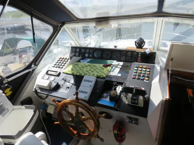 Polyester Motorboat Chris Craft Catalina 35 DC Photo 5