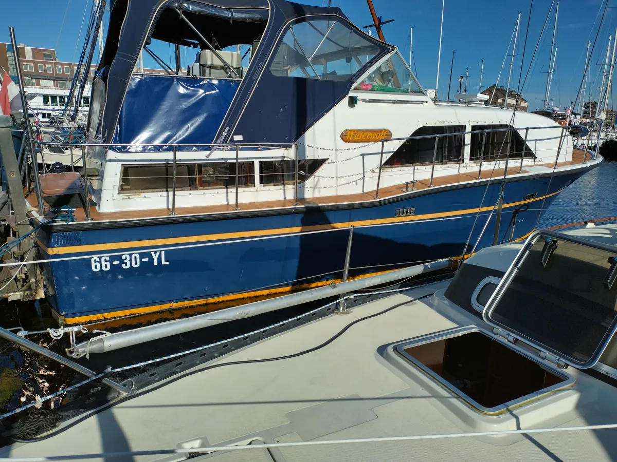 Polyester Motorboat Chris Craft Catalina 35 DC