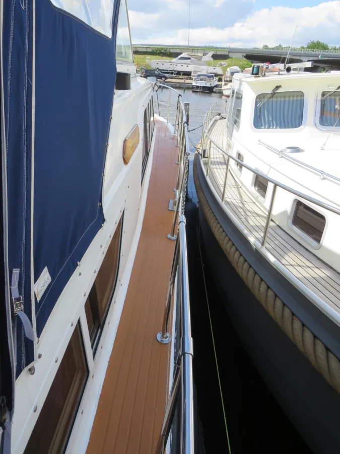 Polyester Motorboat Chris Craft Catalina 35 DC