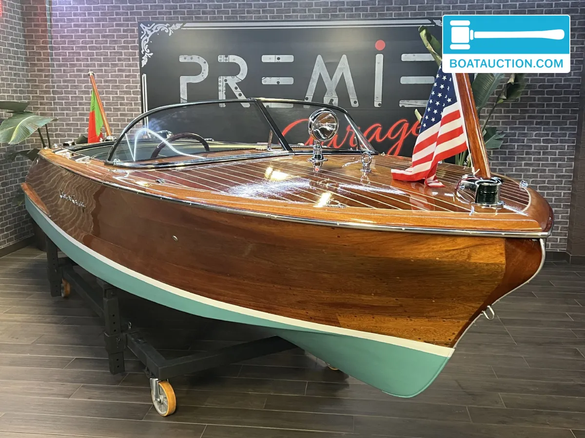 Thumbnail - Chris Craft Capri 19