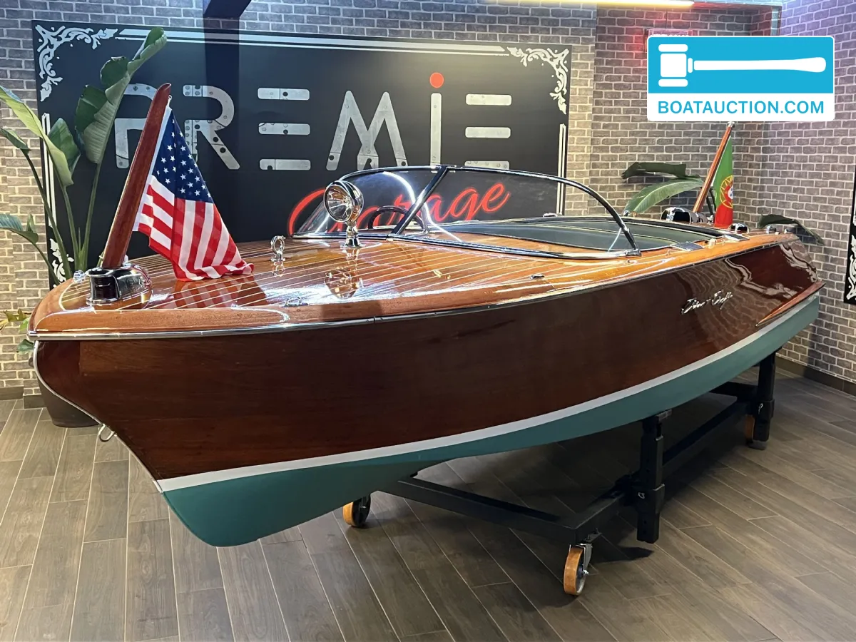 Thumbnail - Chris Craft Capri 19