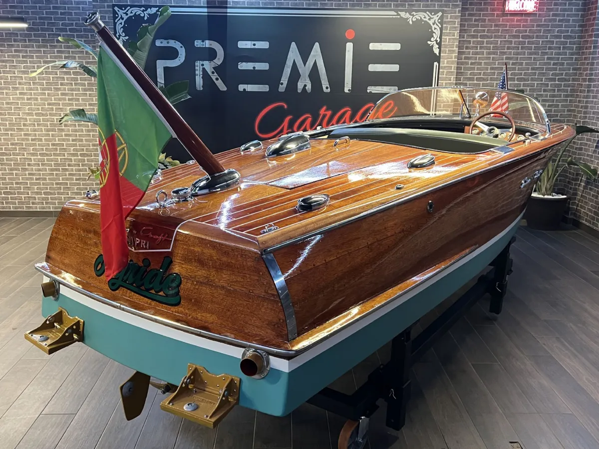Wood Speedboat Chris Craft Capri 19