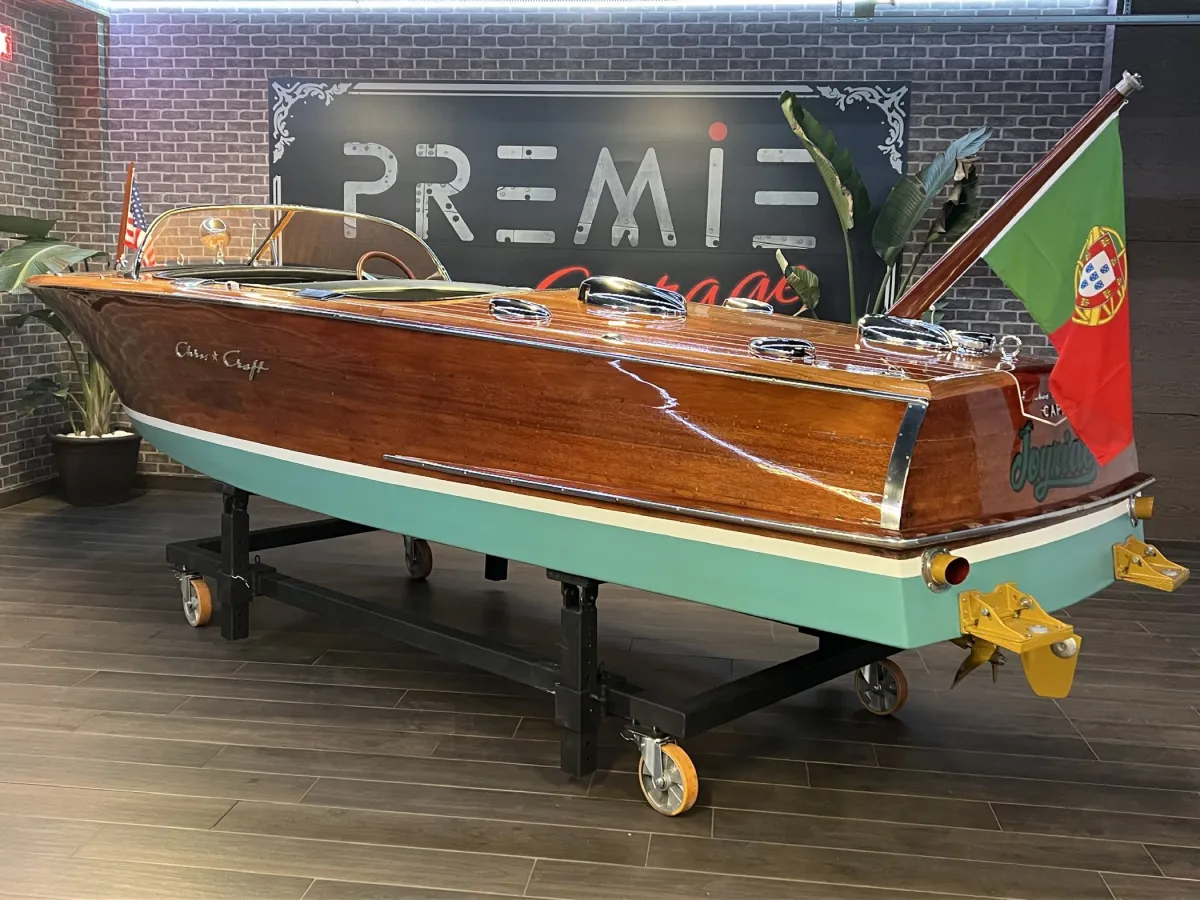 Wood Speedboat Chris Craft Capri 19